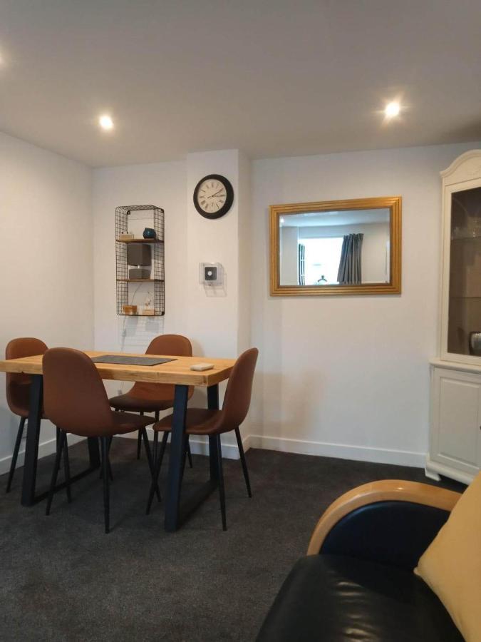 לונדין לינקס 2 Bedrooms Sleeps 4 Free Wifi Parking Outdoor Area מראה חיצוני תמונה