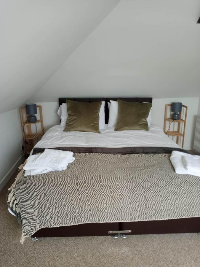 לונדין לינקס 2 Bedrooms Sleeps 4 Free Wifi Parking Outdoor Area מראה חיצוני תמונה